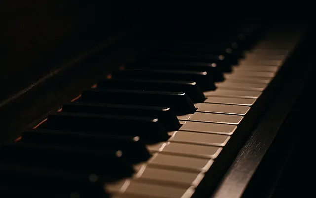 Cover image for: Suno V4.5 vs Lyria: Which AI Music Generator Is Right for You?